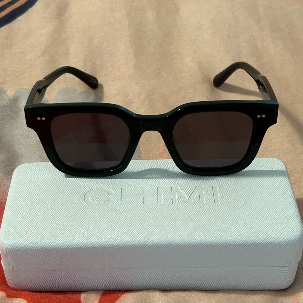 Chimi black sunglasses